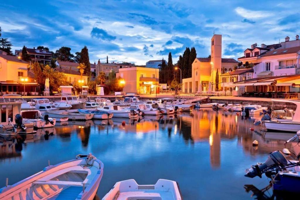Mint & Gold Luxury Apartment Malinska