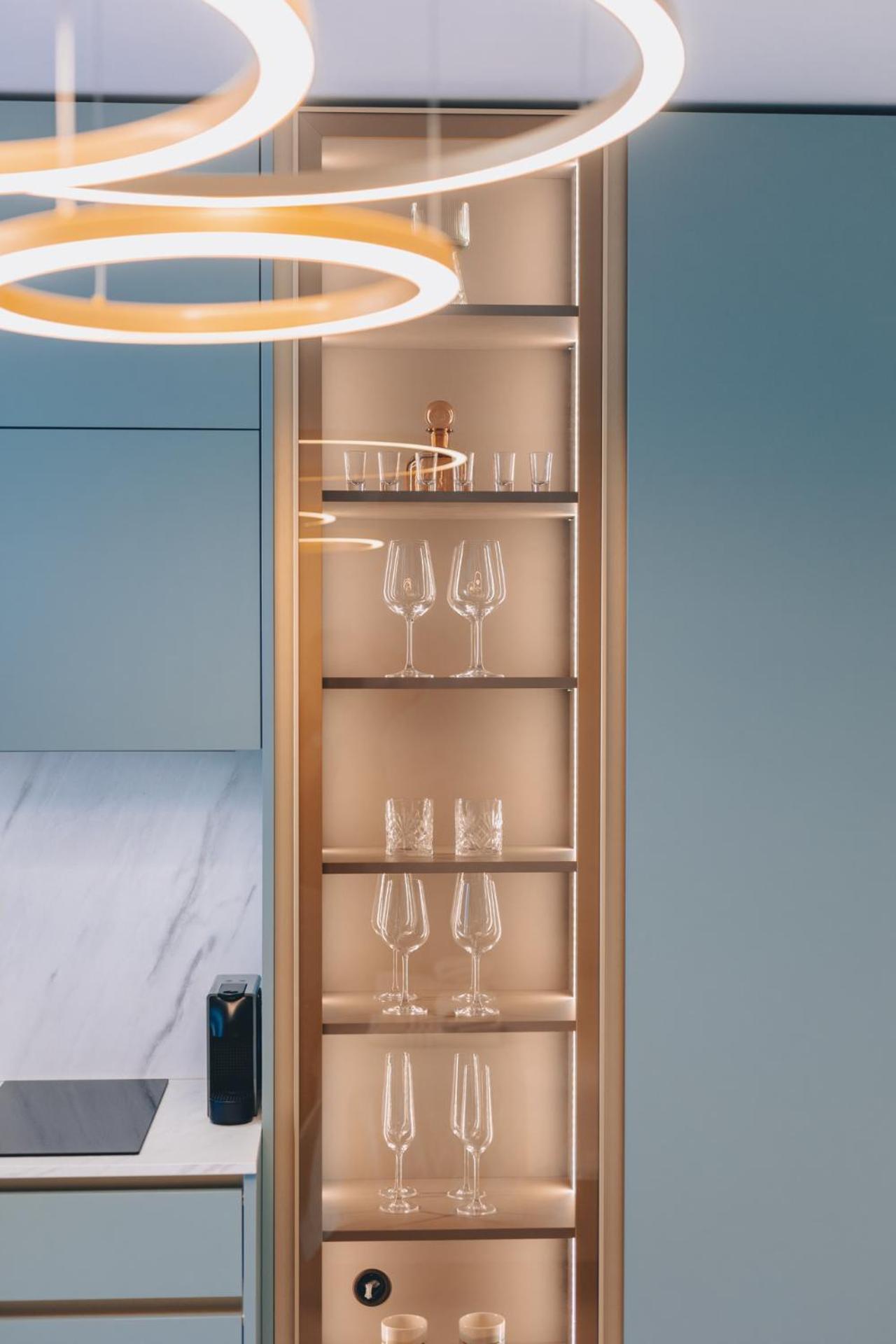 Mint & Gold Luxury Apartment *