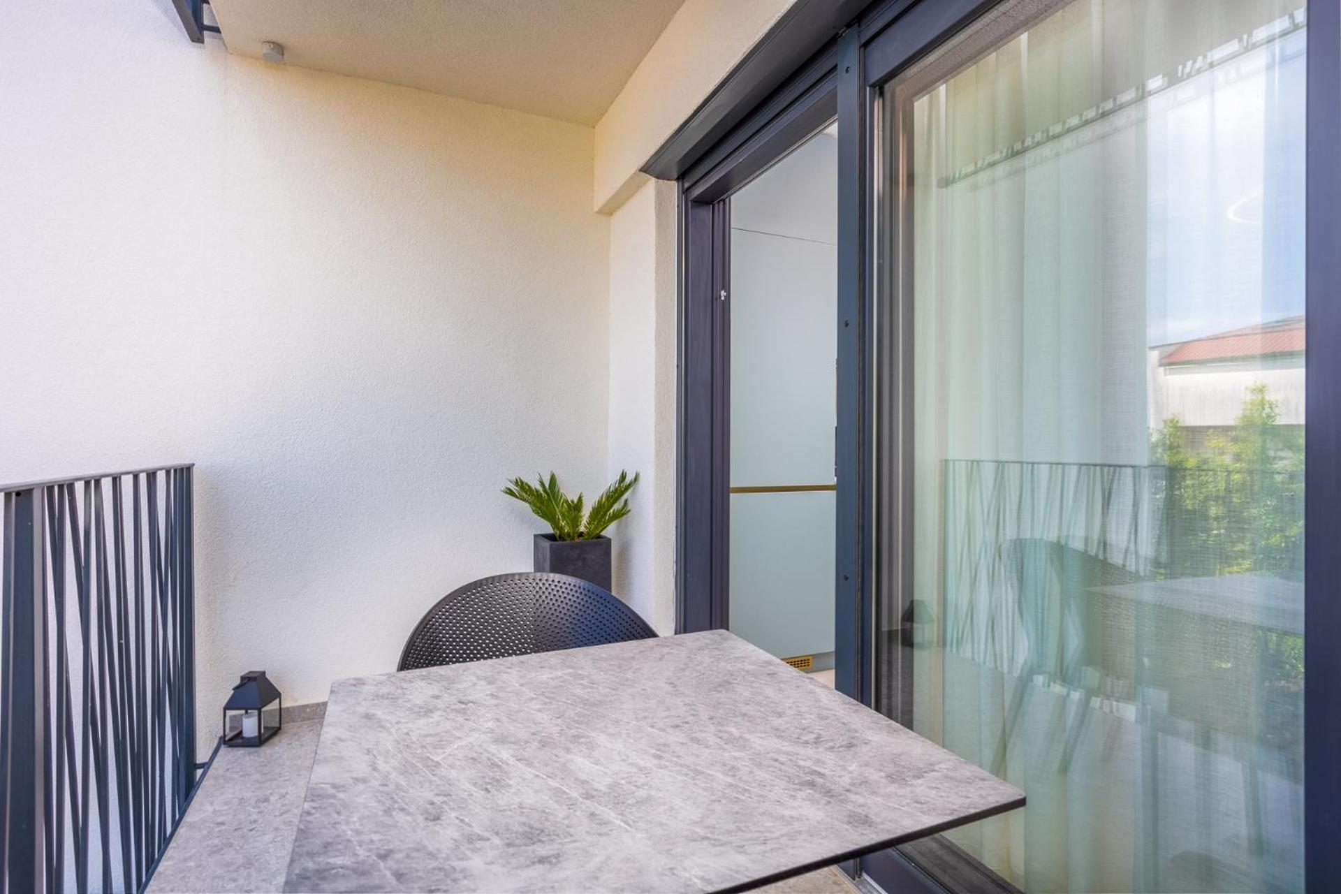 Mint & Gold Luxury Apartment