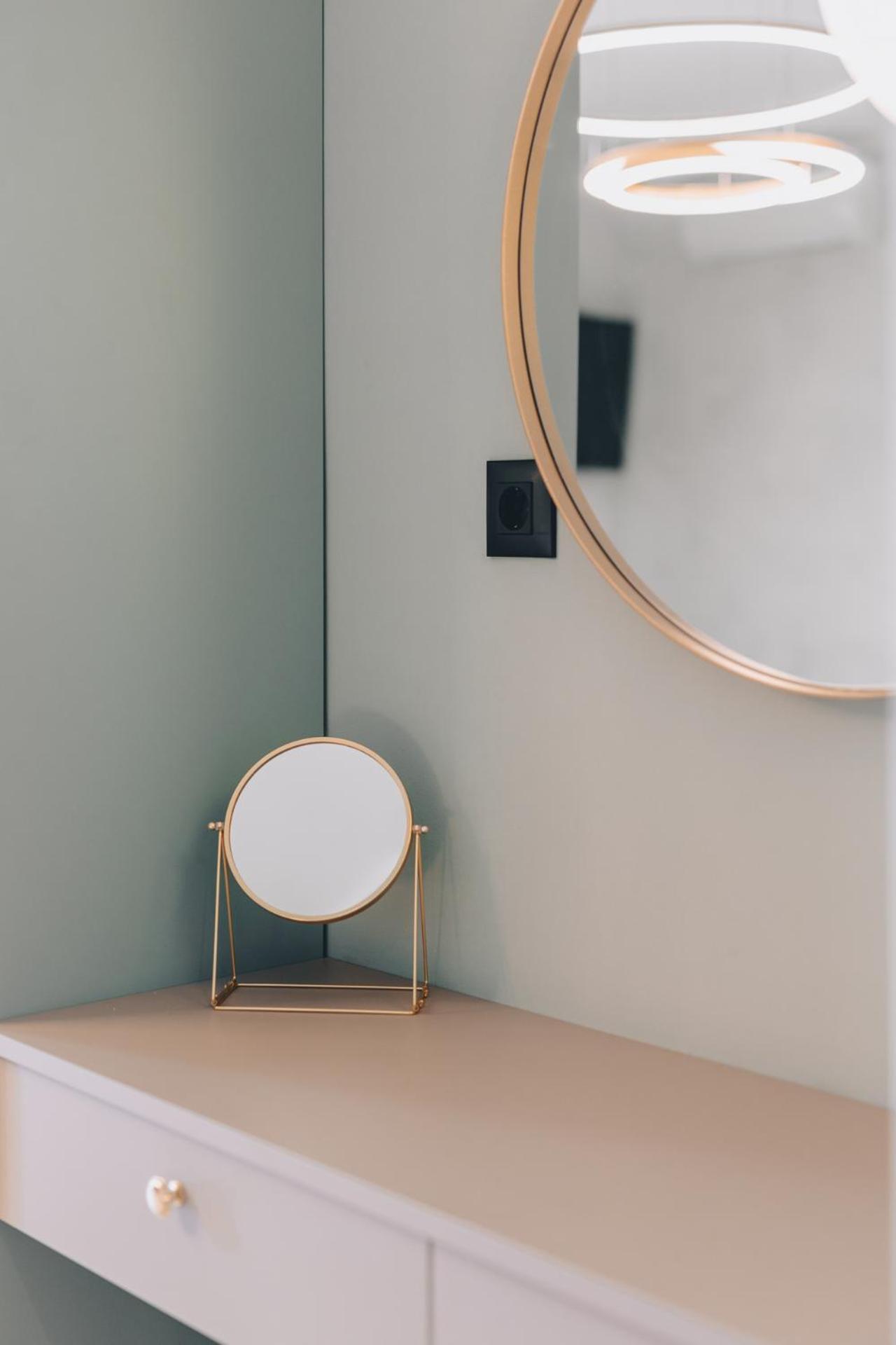 Mint & Gold Luxury Apartment *